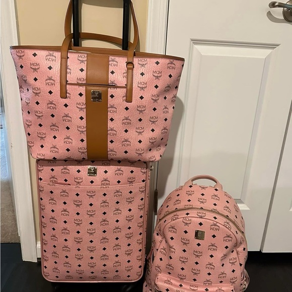 MCM PINK Travel Set - Picture 16 of 16